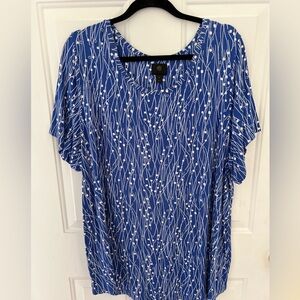 Women’s short sleeve knit top. Purple with white detail. Size 3X.